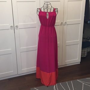 Color block maxi dress with keyhole detail